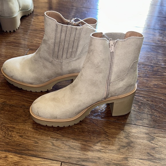 Women's Katrina Platform Boots - Universal Thread..NWT - Picture 7 of 8